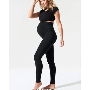 Blanqi maternity leggings size medium